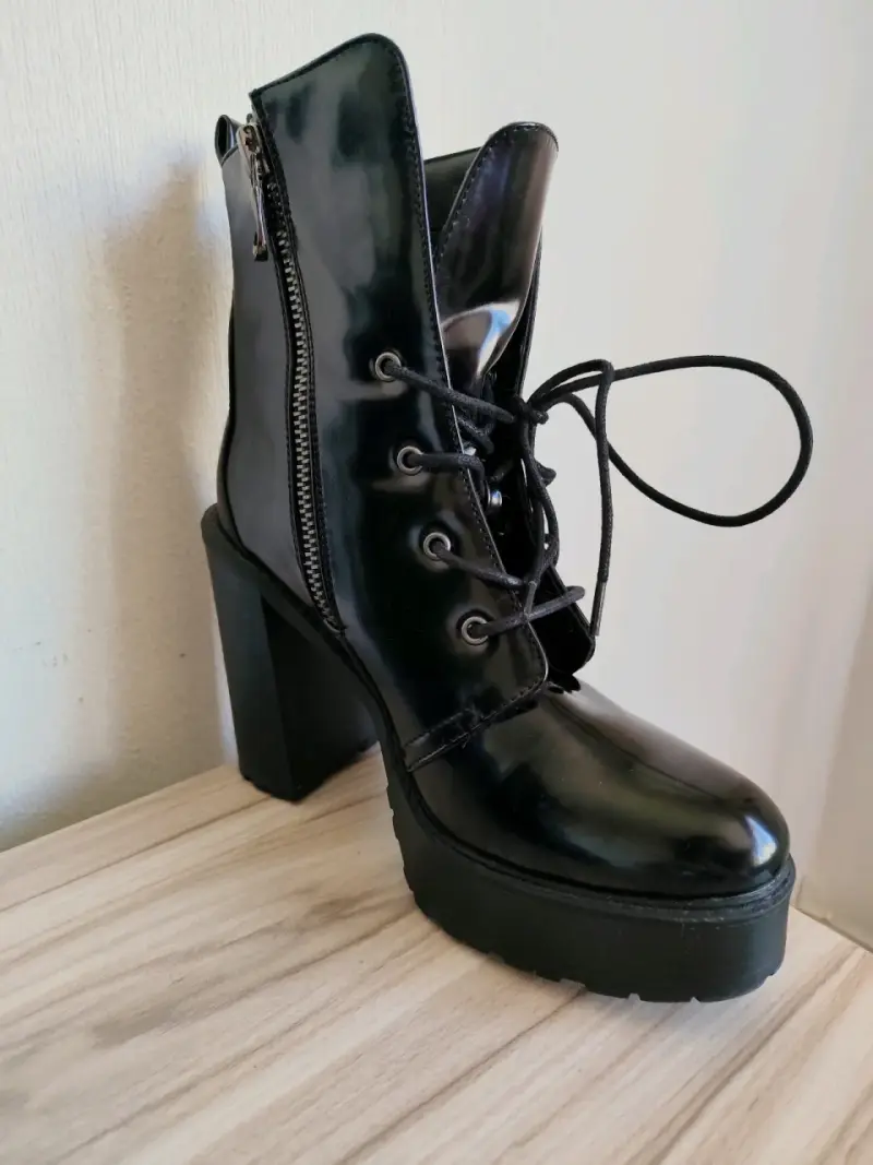 Botas negras de charol con plataforma - 2