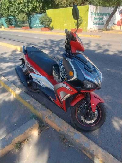 Scooter deportivo rojo y azul - miniatura 1