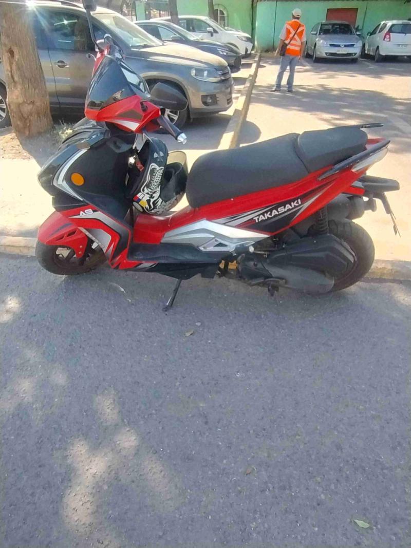 Scooter deportivo rojo y azul - 3