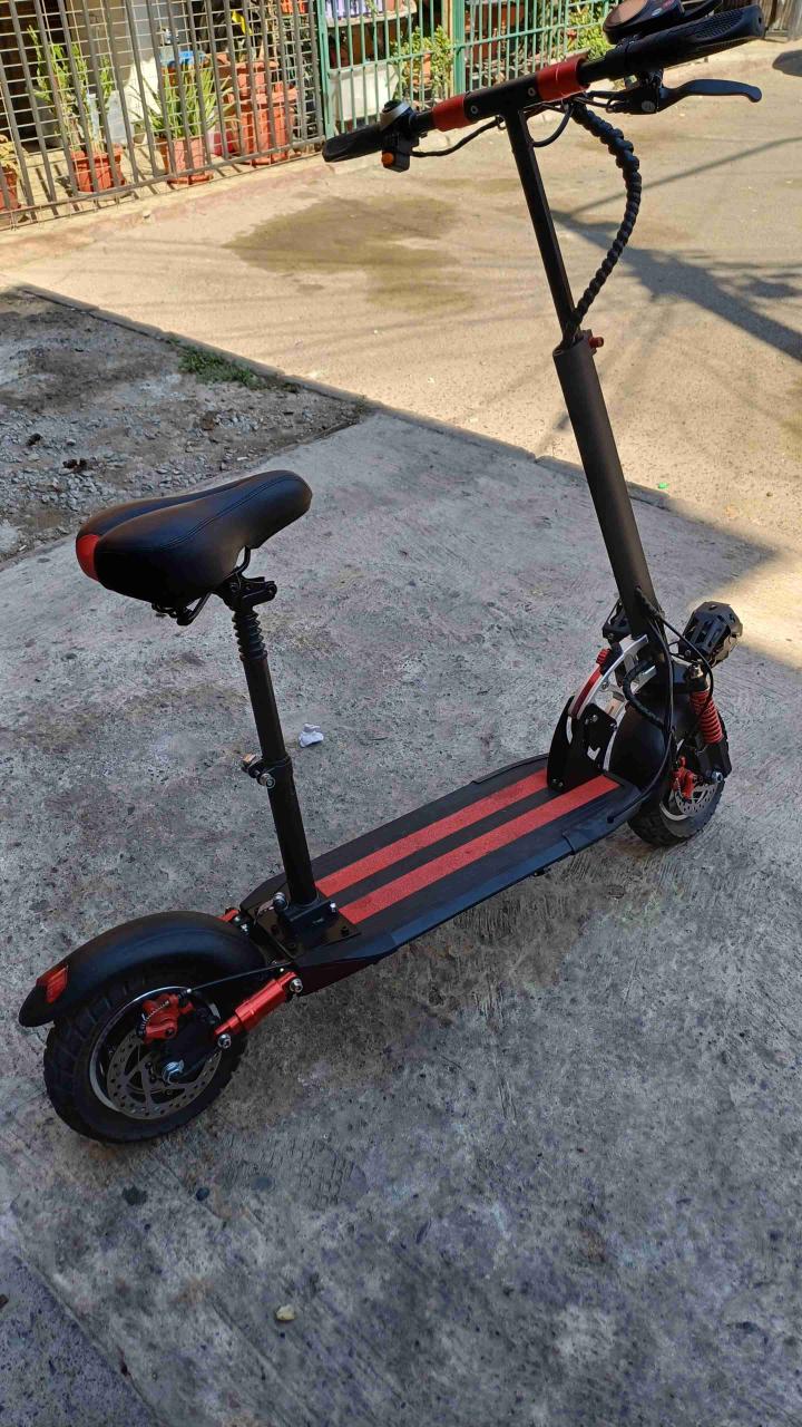 Scooter eléctrico con sillín negro - 3