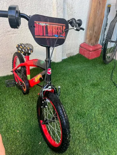 Bicicletas infantil Hot Wheels roja y azul - miniatura 2