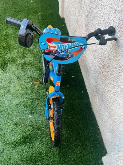 Bicicletas infantil Hot Wheels roja y azul - miniatura 5