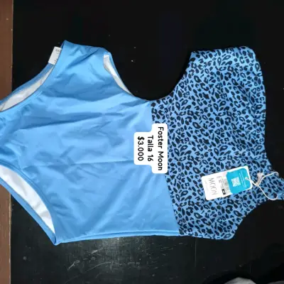 Polera floreada con encaje - miniatura 3