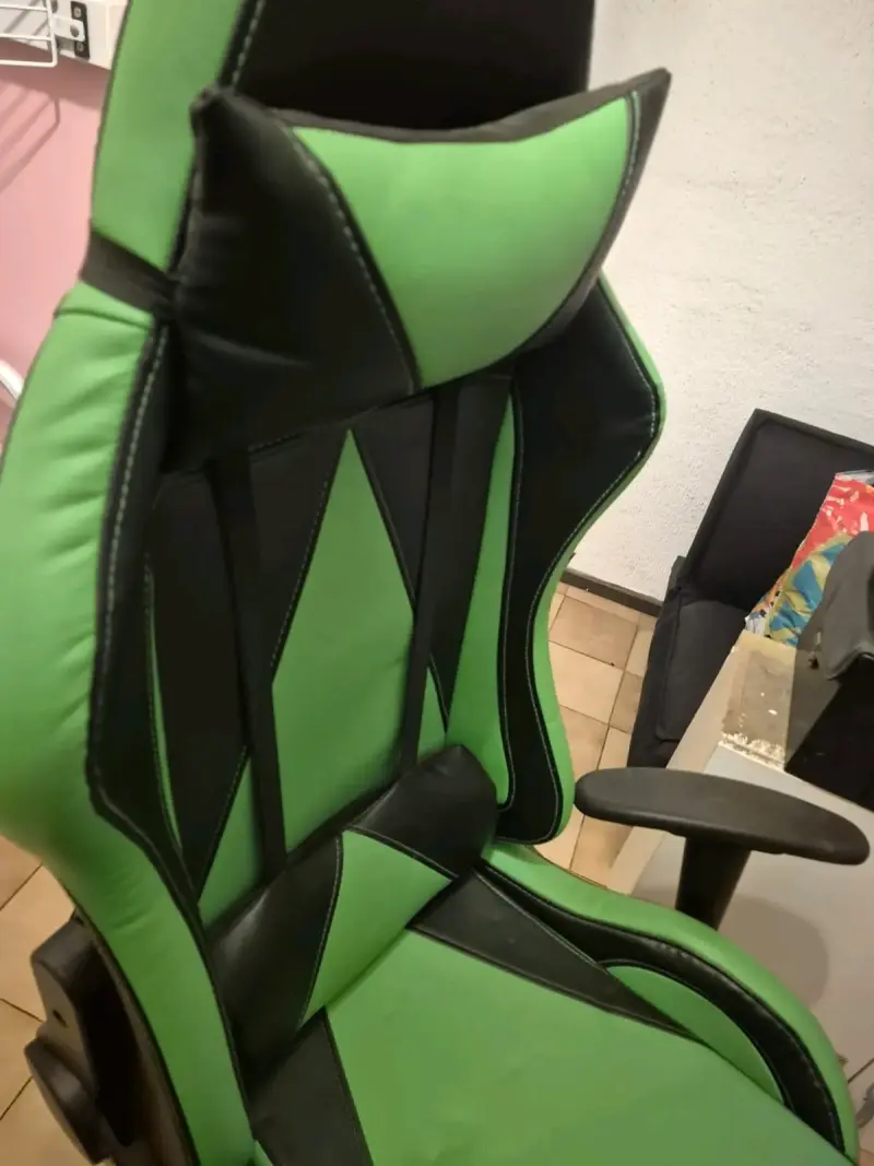 Silla gamer verde y negra - 4