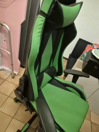 Silla gamer verde y negra - miniatura 5