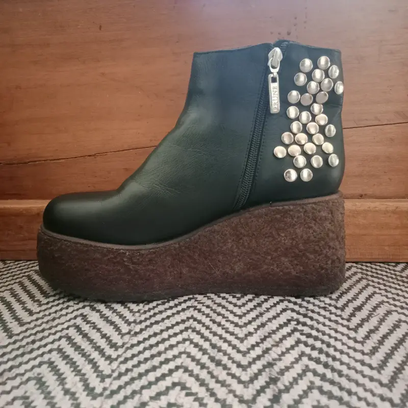 Botines negros con plataforma y tachuela PRÜNEs - 3