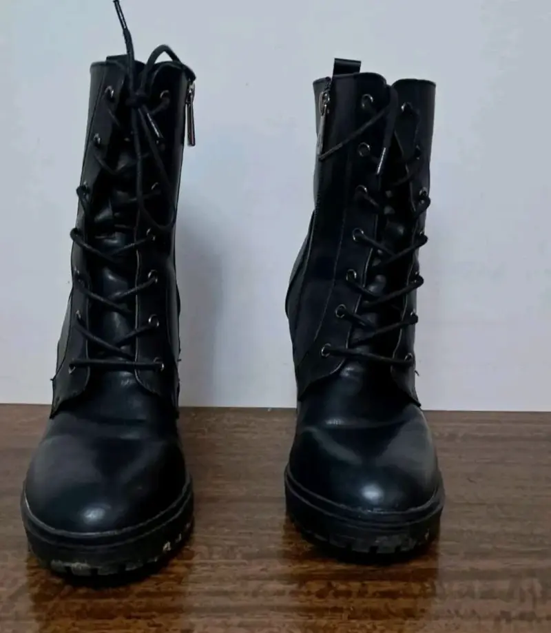 Botines negros de cuero