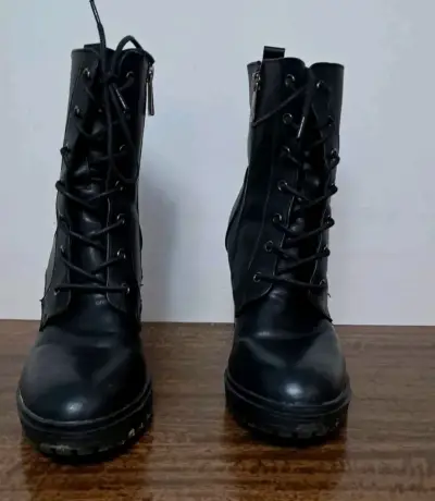 Botines negros de cuero - miniatura 1