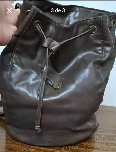 Mochila café con adornos metálicos - miniatura 2