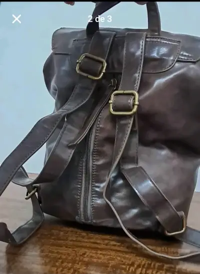 Mochila café con adornos metálicos - miniatura 3