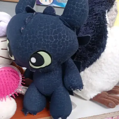Peluche  entrenando mi dragón negro - miniatura 2