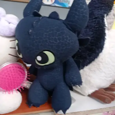 Peluche  entrenando mi dragón negro - miniatura 4