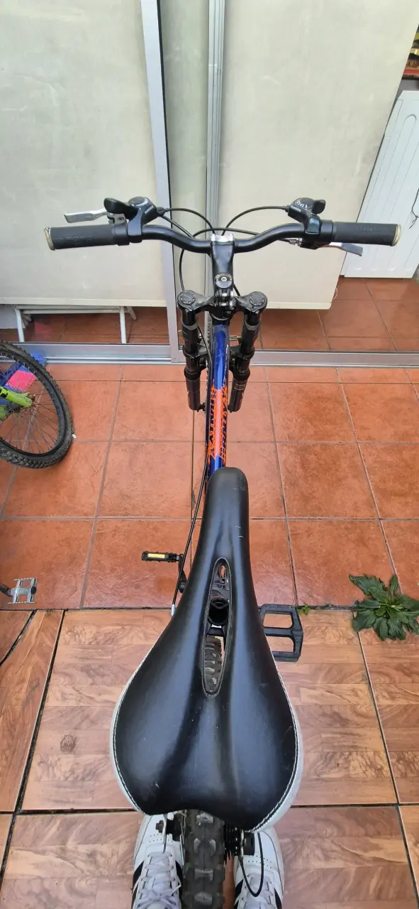 Bicicleta de montaña azul - 6