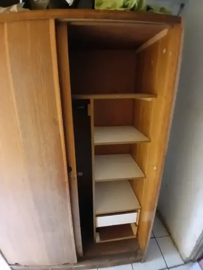 Guardarropa de madera vintage - miniatura 5