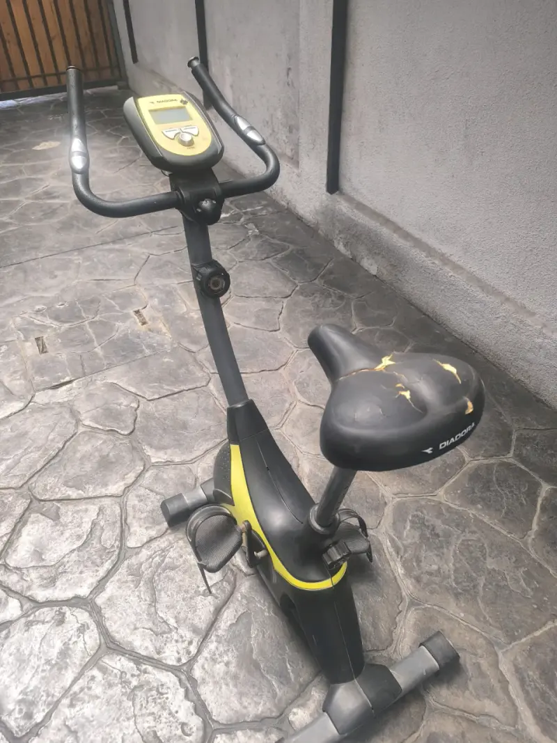 Banco de pesas ajustable, bici estática y abdomina - 2
