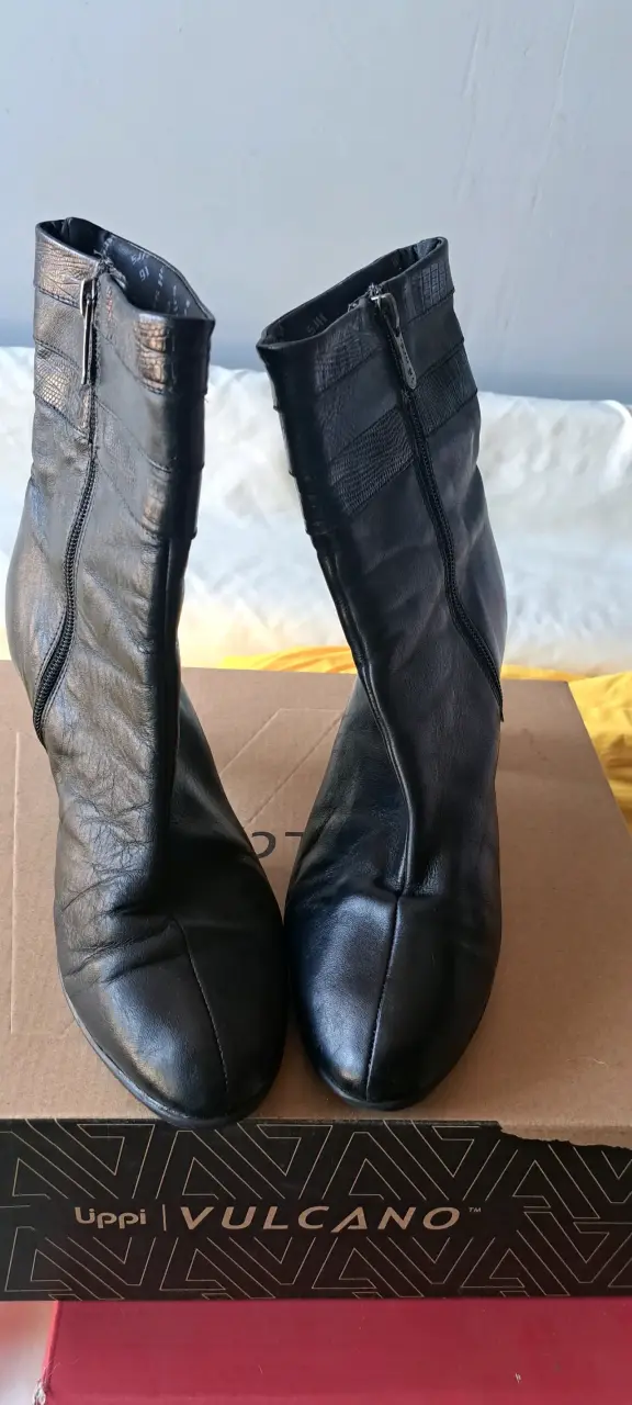 Botines de cuero negro con cierre - 1
