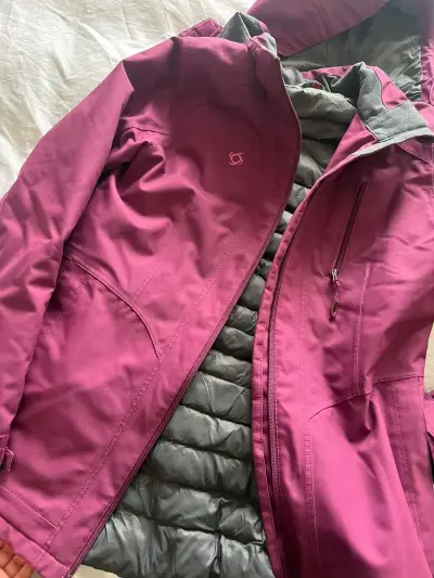Chaqueta morada impermeable - miniatura 2