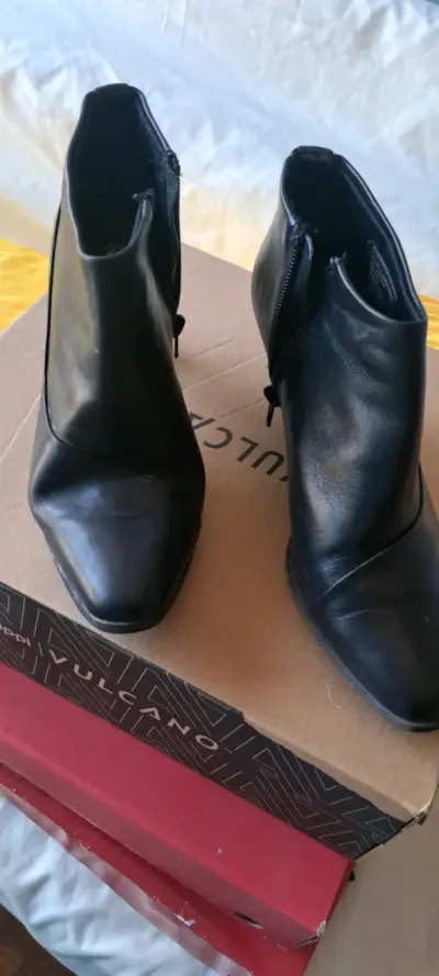 Botines negros con detalles - miniatura 2