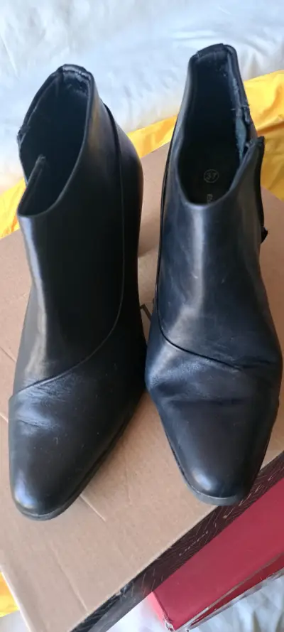Botines negros con detalles - miniatura 4