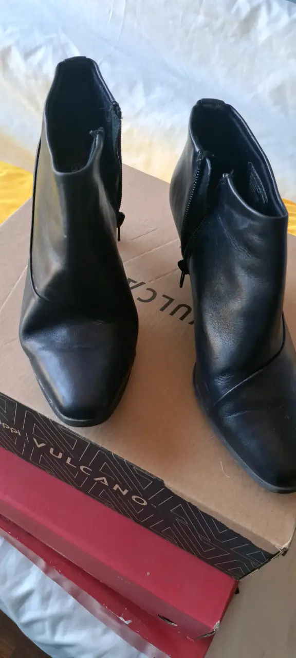 Botines negros con detalles - 6