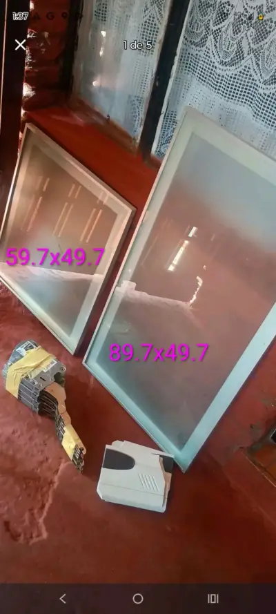 Ventanas de aluminio con vidrio esmerilado - miniatura 1