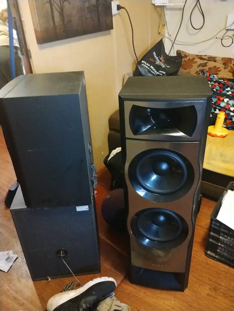 Parlantes Sony grandes usados - 1