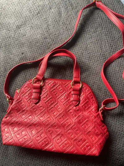 Cartera roja diseño geométrico - miniatura 1