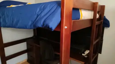 Cama alta de madera con escritorio - miniatura 1