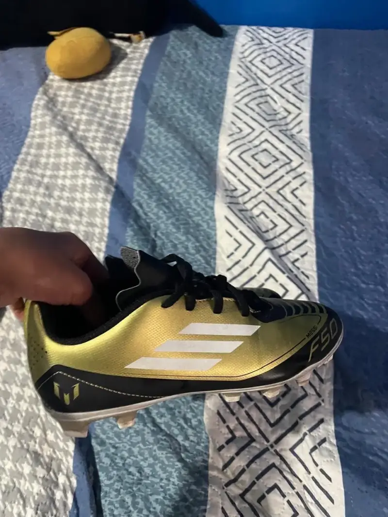 Zapatos de fútbol dorados F50