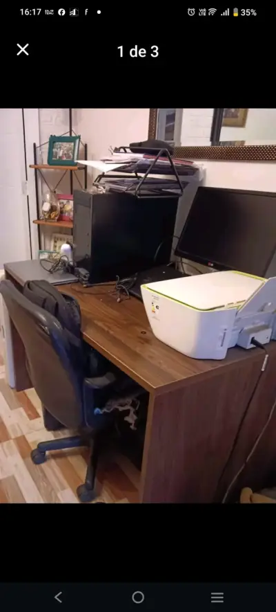 Escritorio con silla y PC - miniatura 1