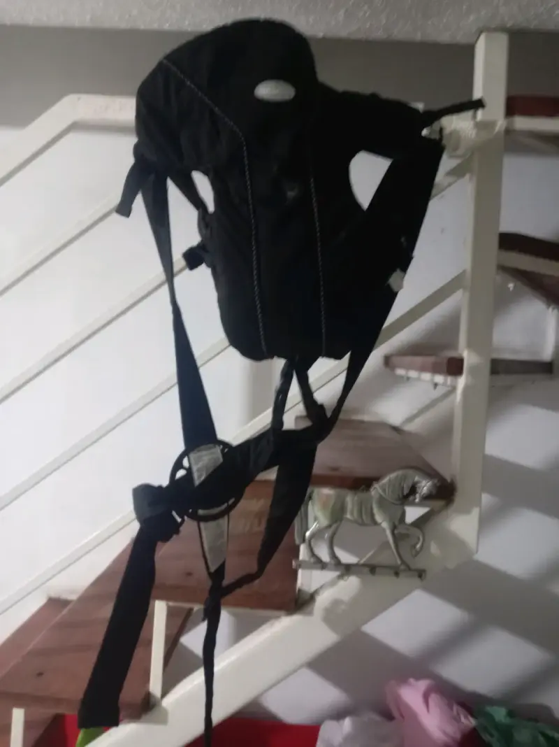 Portabebé negro ergonómico