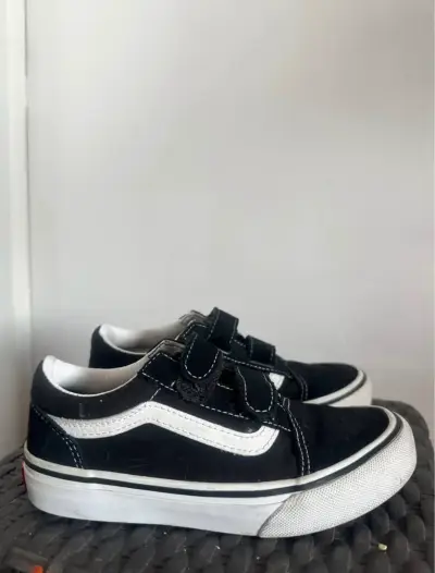Zapatillas negras con velcro para niño - miniatura 1