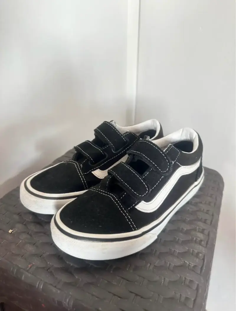 Zapatillas negras con velcro para niño - 2