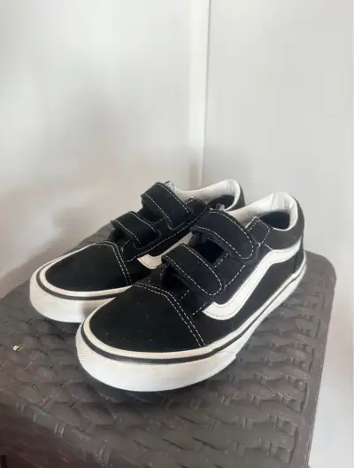 Zapatillas negras con velcro para niño - miniatura 2