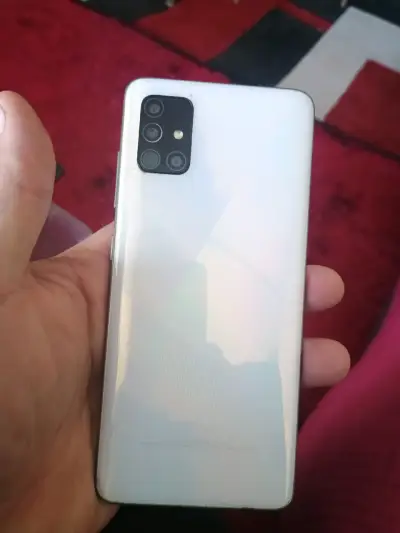 Smartphone con pantalla grande - miniatura 2
