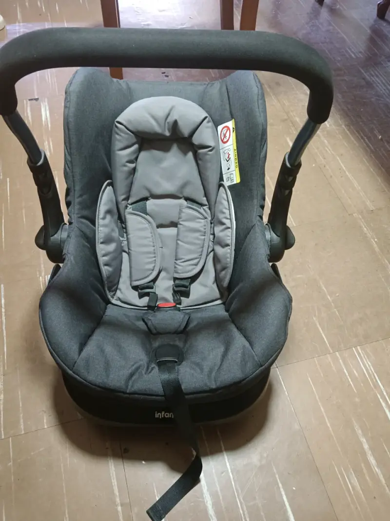 Silla de auto para bebé gris - 2