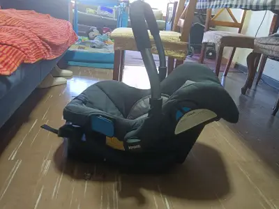 Silla de auto para bebé gris - miniatura 3