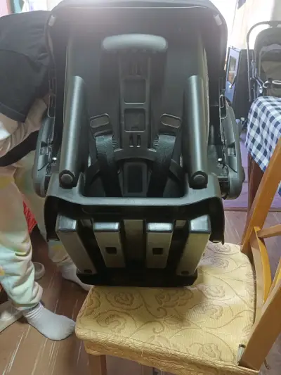 Silla de auto para bebé gris - miniatura 5