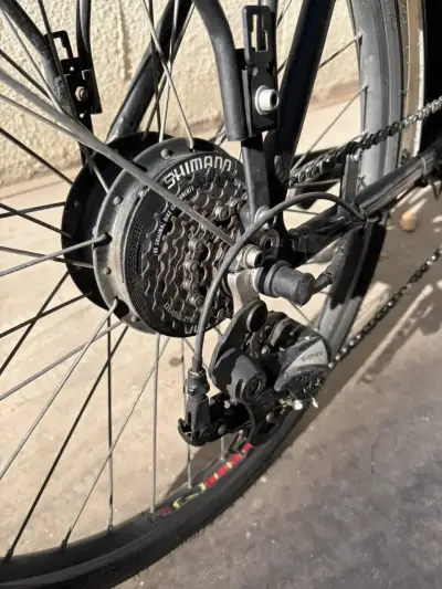 Bicicleta eléctrica negra Enviro - miniatura 5