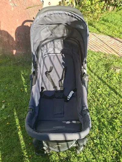 Coche con silla huevito bebe - miniatura 2
