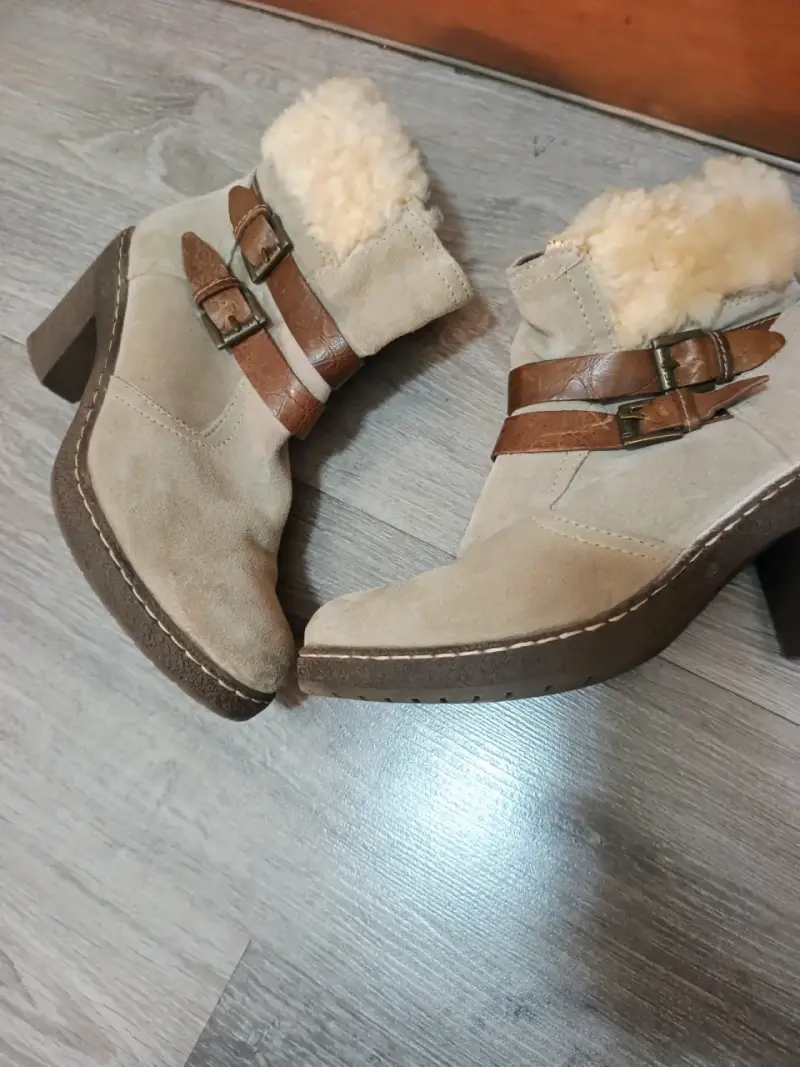 Botines beige con forro de lana - 1
