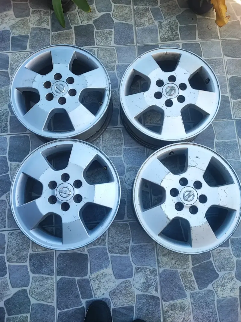 Set de llantas nissan navara