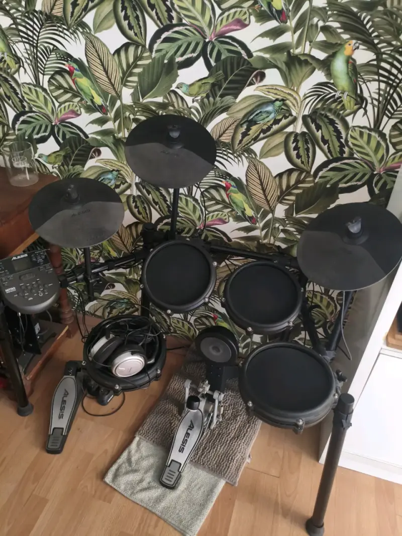 Batería electrónica Alesis Nitro Mesh usada - 2