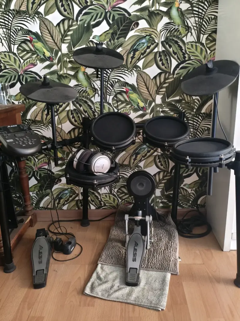 Batería electrónica Alesis Nitro Mesh usada - 3