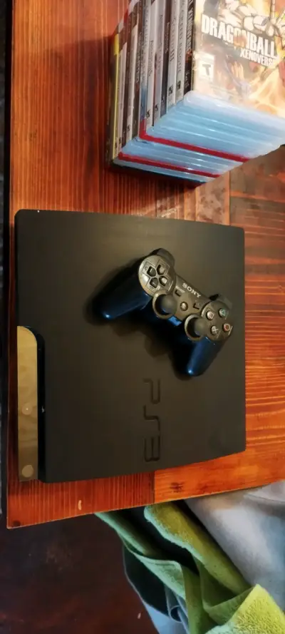 Consola PS3 con control y juegos - miniatura 1