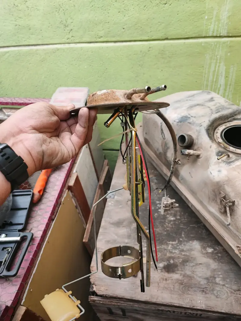 Tanque de combustible nissan D-21 (89-93) - 3