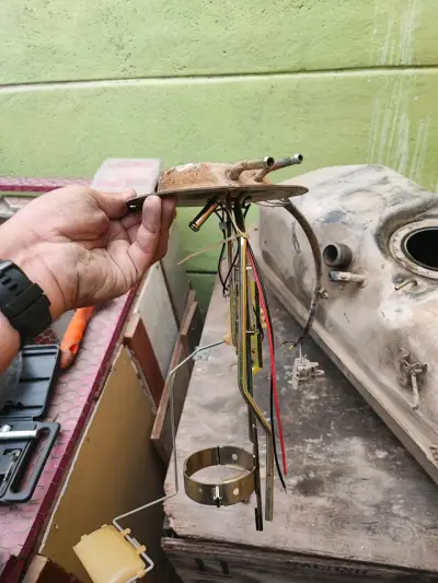 Tanque de combustible nissan D-21 (89-93) - miniatura 3
