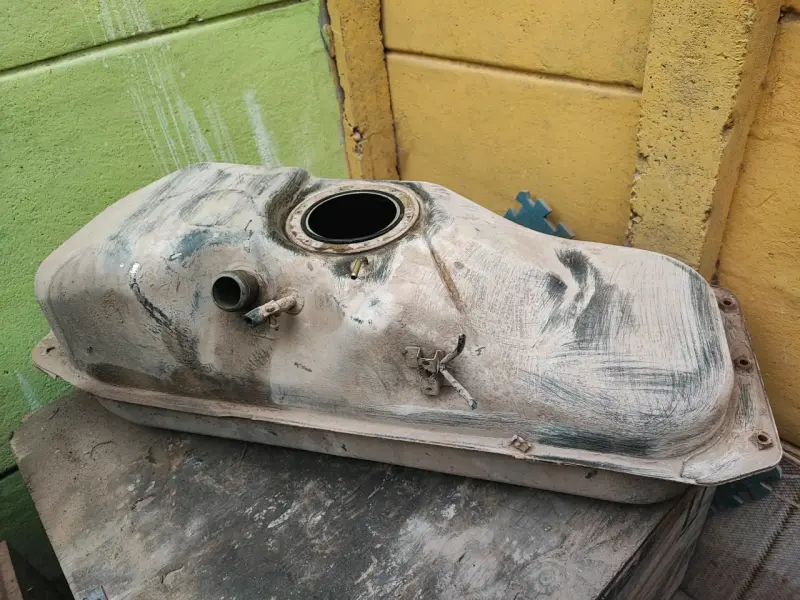 Tanque de combustible nissan D-21 (89-93) - 4