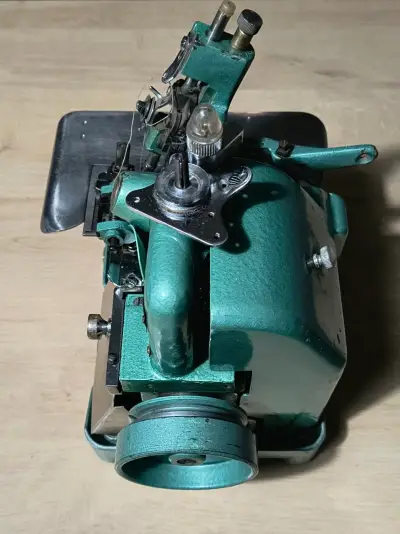 Máquina de coser Overlock Semi-industrial Jukki GN - miniatura 2