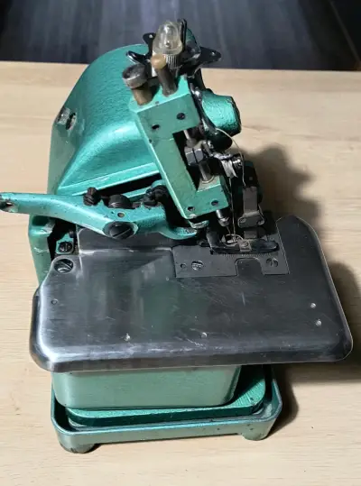 Máquina de coser Overlock Semi-industrial Jukki GN - miniatura 3